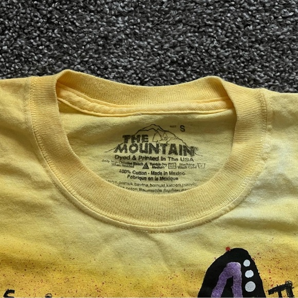 T-Shirt - Picture 4 of 5